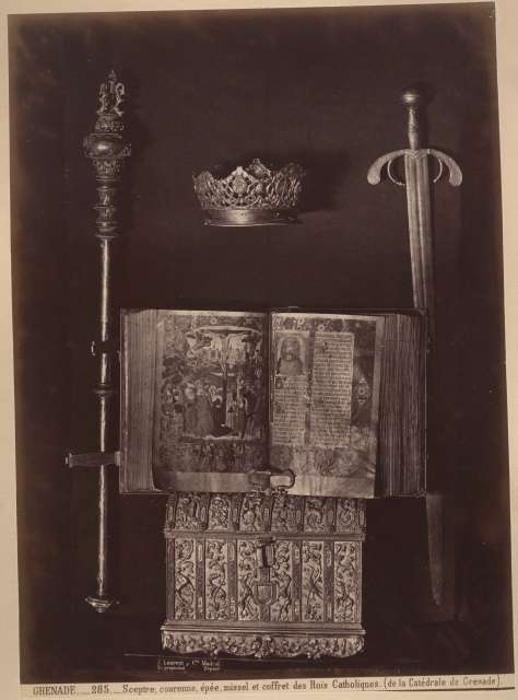 Laurent, Jean — Granade. Sceptre, couronne, épée, missel et coffret des Rois Catholiques. (de la Catédrale de Grenade) — insieme